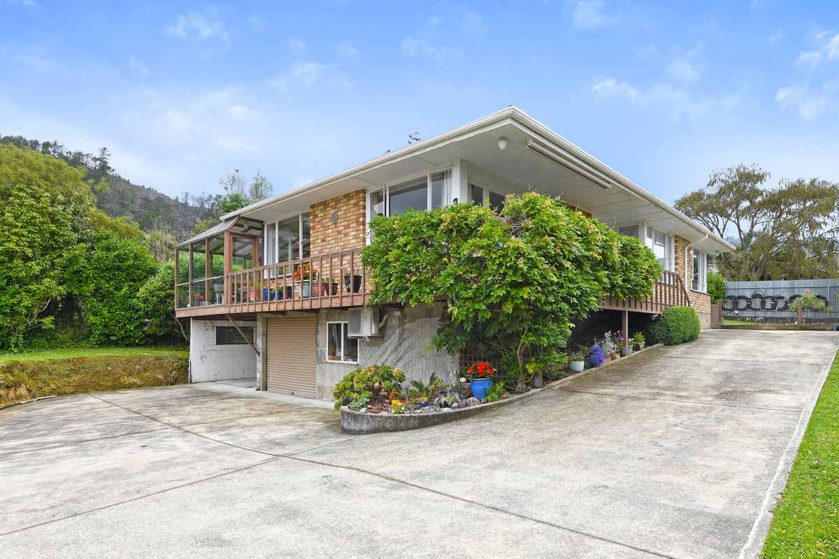 26 Kairimu Street, Stokes Valley, Lower Hutt - Carousel 1