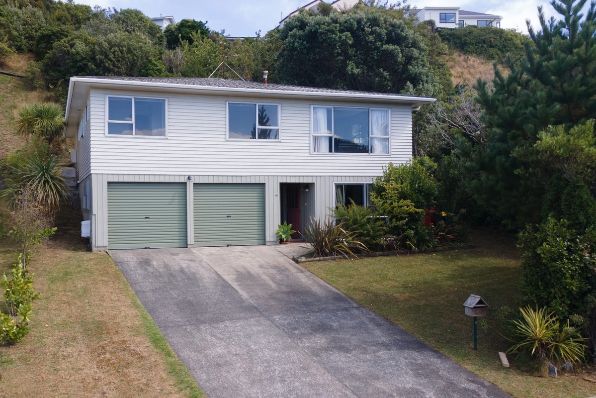68 Fyvie Avenue, Tawa, Wellington - Carousel 1