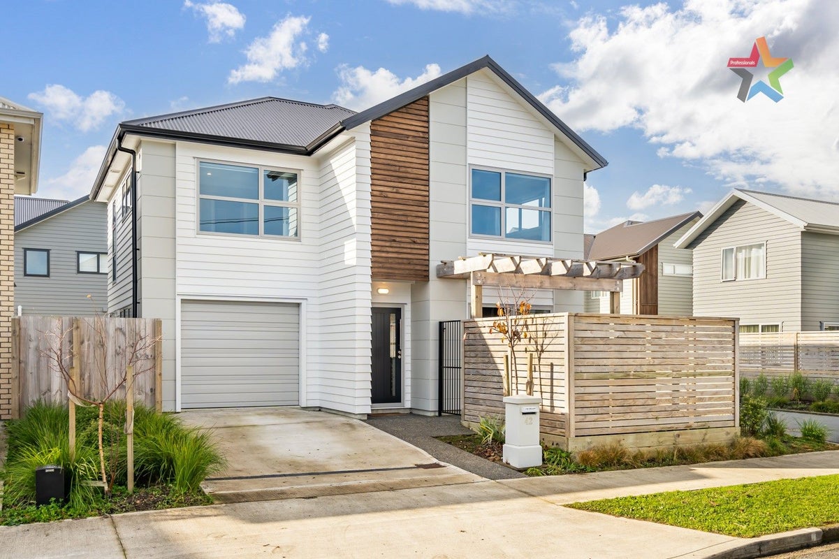 42 Ruahine Street, Trentham, Upper Hutt - Carousel 1