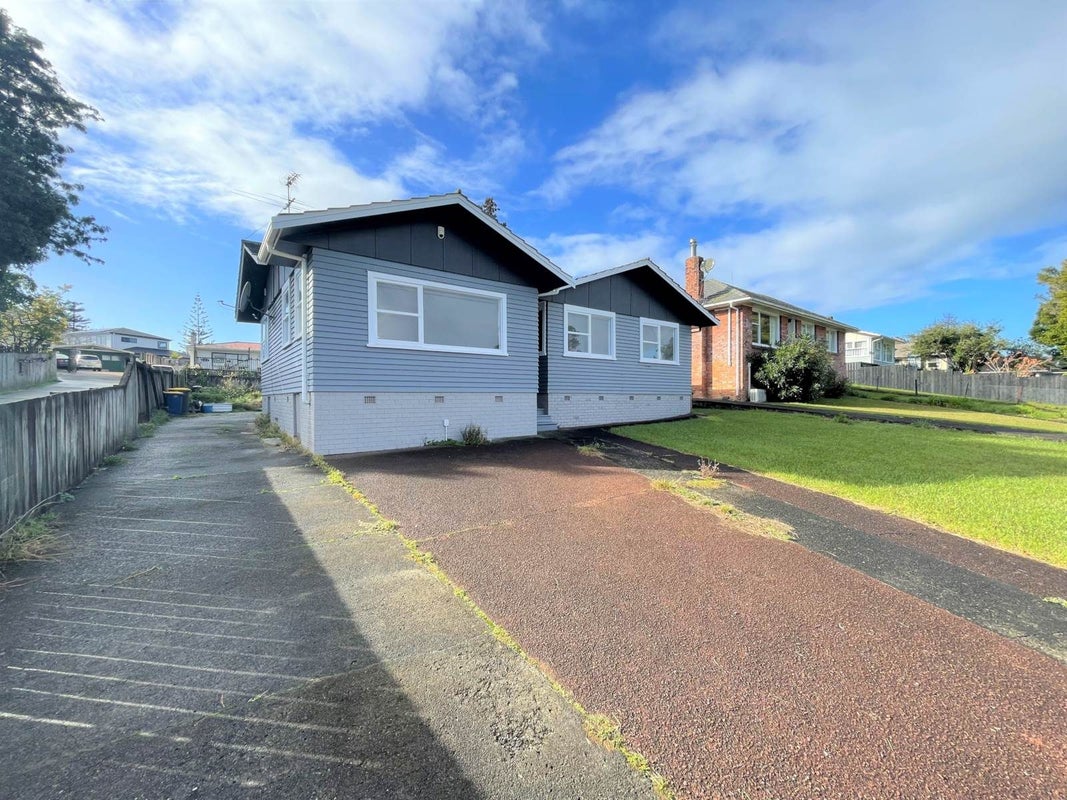 82 Barrys Road, Glendene, Auckland - Carousel 1