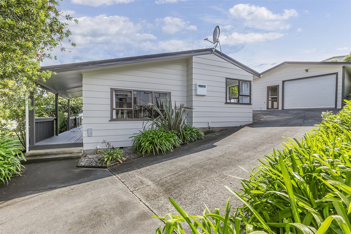 53 Albatross Close, Whitby, Porirua - Carousel 1