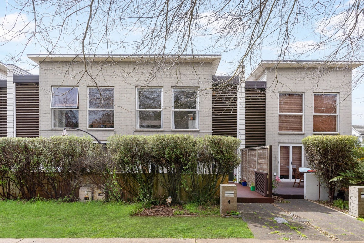 4 Zabeel Crescent, Takanini, Auckland - Carousel 1