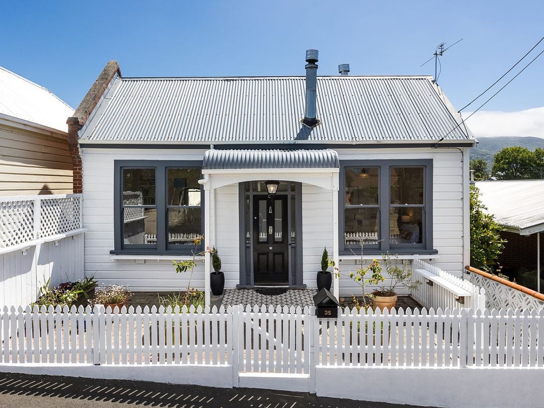 35 Brownville Crescent, Maori Hill, Dunedin - Carousel 1