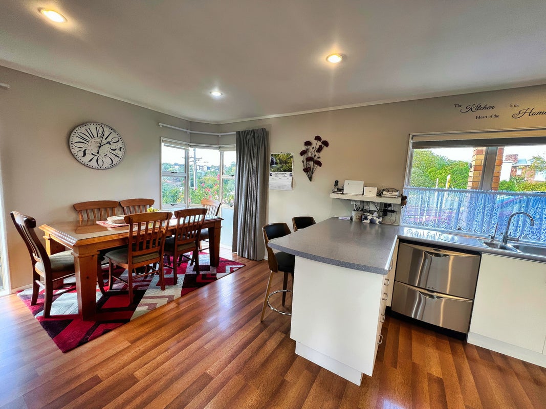 11 Wattle Road, Sunnyvale, Auckland - Carousel 2