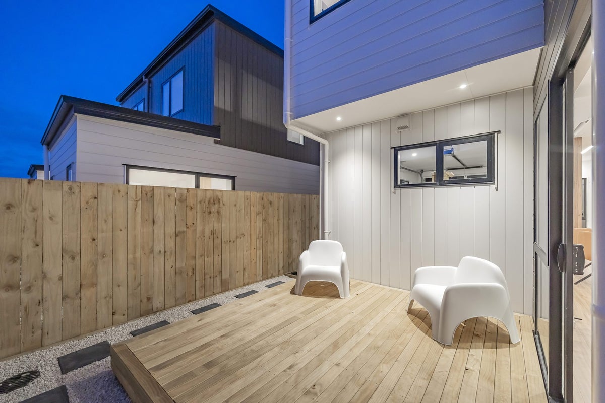 104C Edgewater Drive, Pakuranga, Auckland - Carousel 2