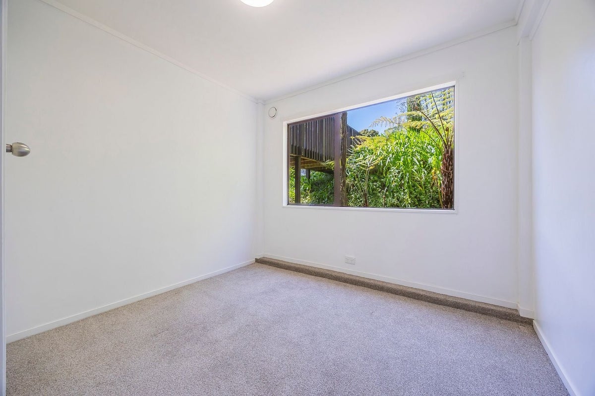 14 Eugen Place, Bayview, Auckland - Carousel 2