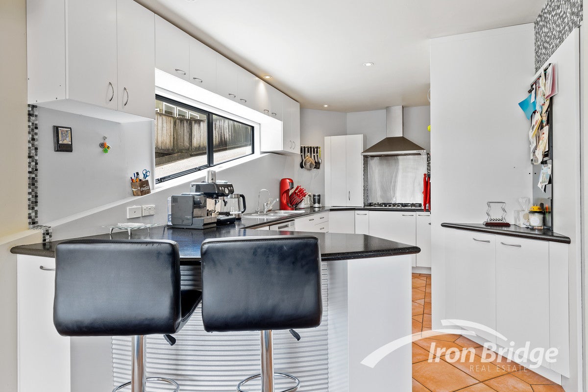 2/992 East Coast Road, Northcross, Auckland - Carousel 2