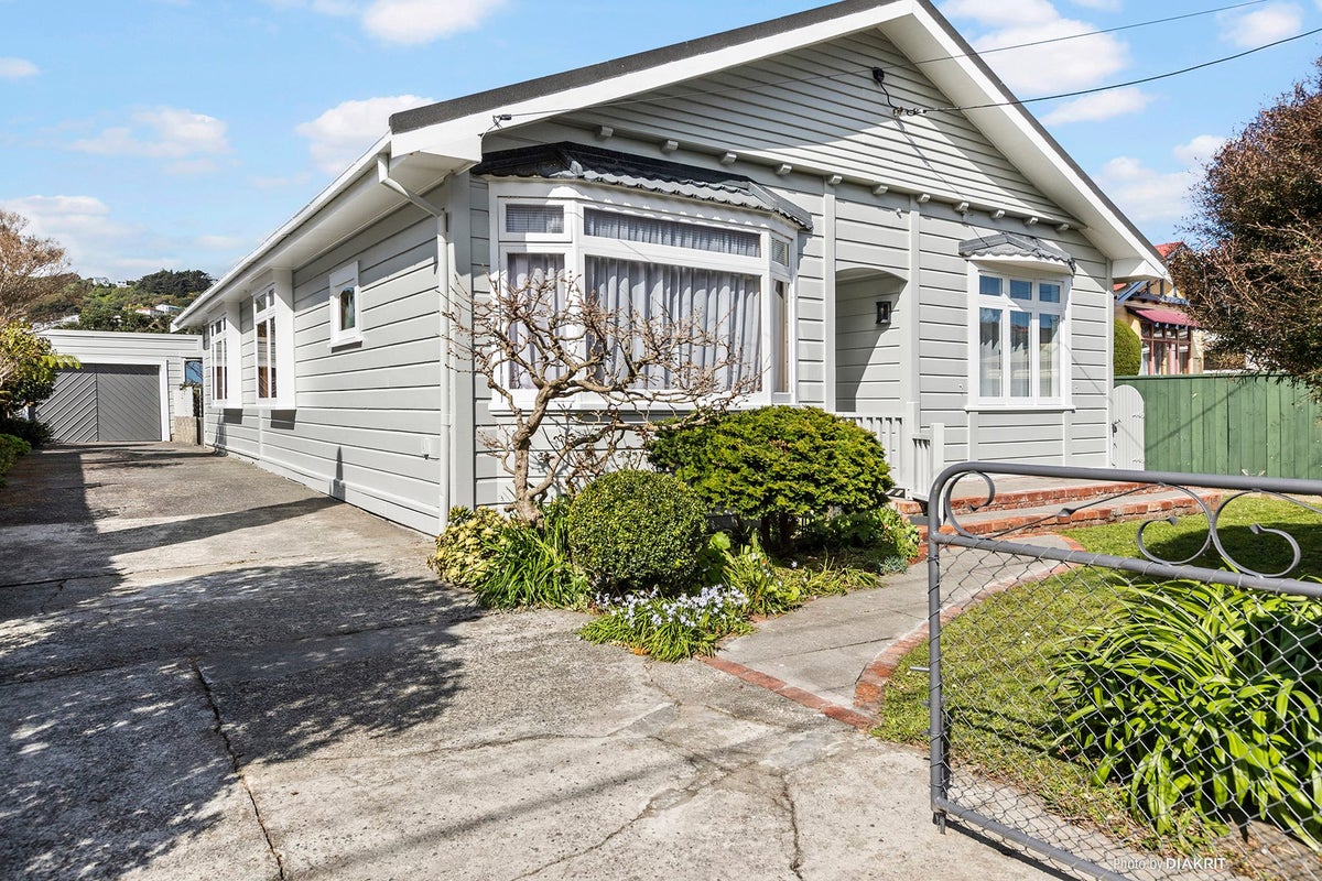 67 Derwent Street, Island Bay, Wellington - Carousel 1