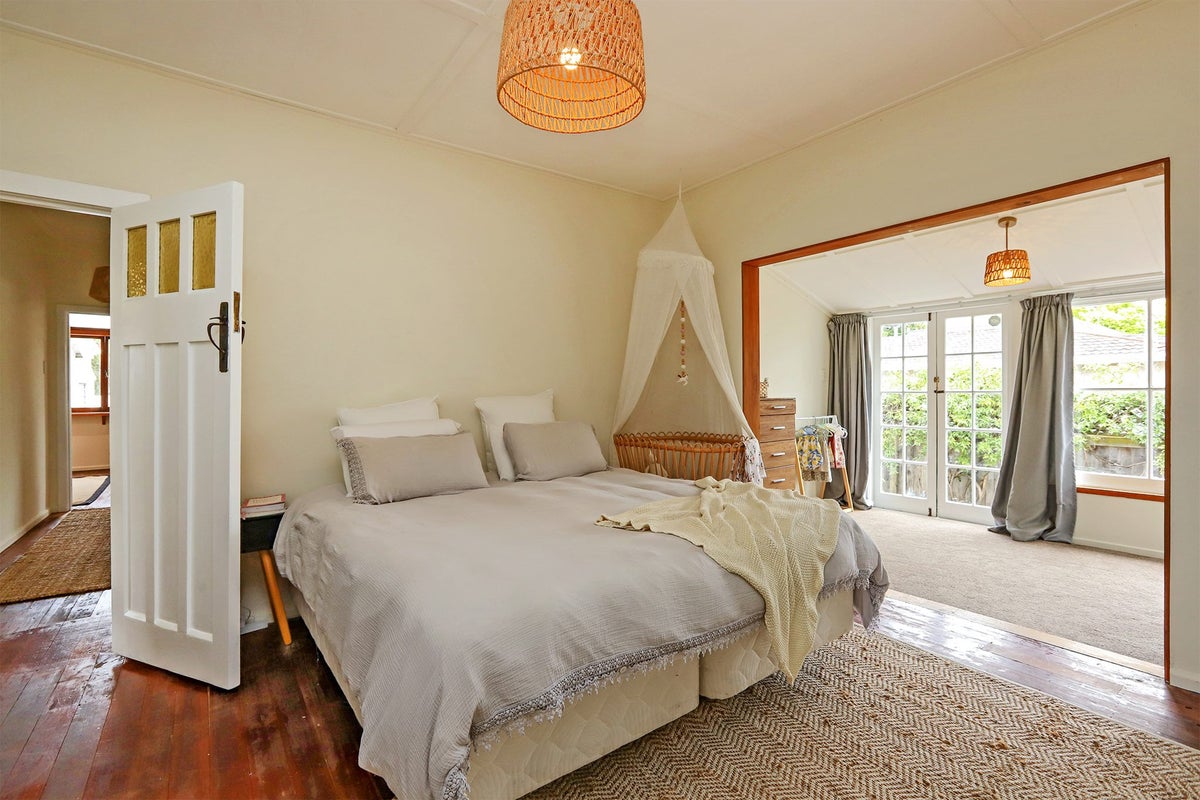 507 Southampton Street West, Hastings, Hastings - Carousel 1