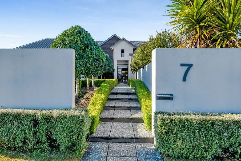 5 Adam Lile Drive, Highlands Park, New Plymouth - Carousel 1
