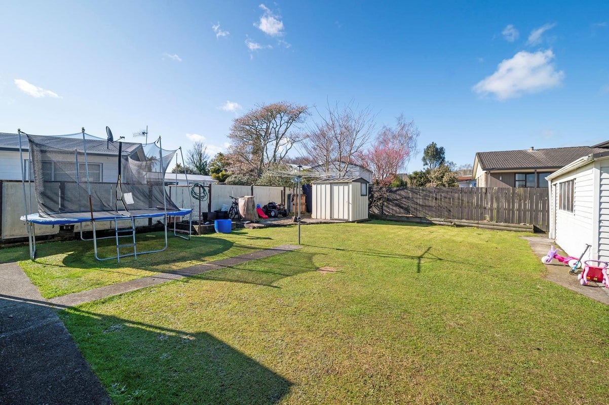 17 Owhatiura Drive, Lynmore, Rotorua - Carousel 15