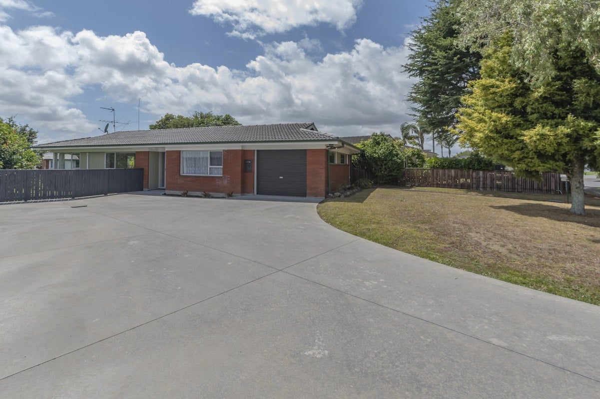 17 Barnhill Crescent, Pahurehure, Papakura - Carousel 1