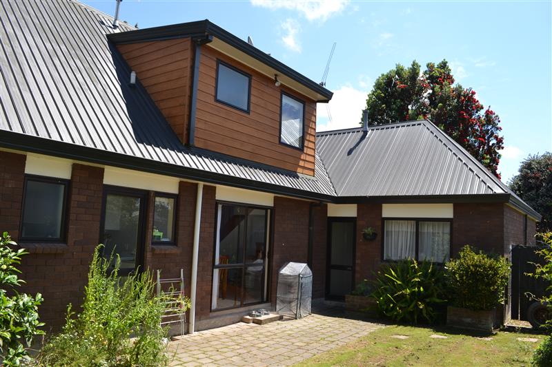 69 Manawatu Street, Hokowhitu, Palmerston North - Carousel 1