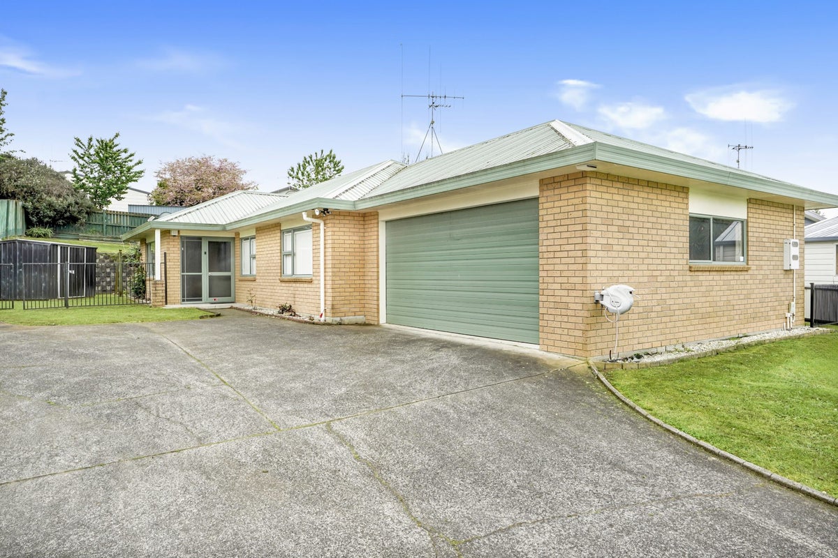 8 Caulfield Place, Nawton, Hamilton - Carousel 1