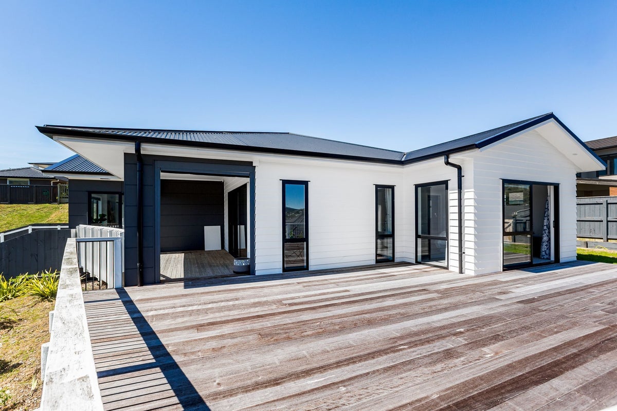 117 John Burke DR, Aotea, PORIRUA - Carousel 1