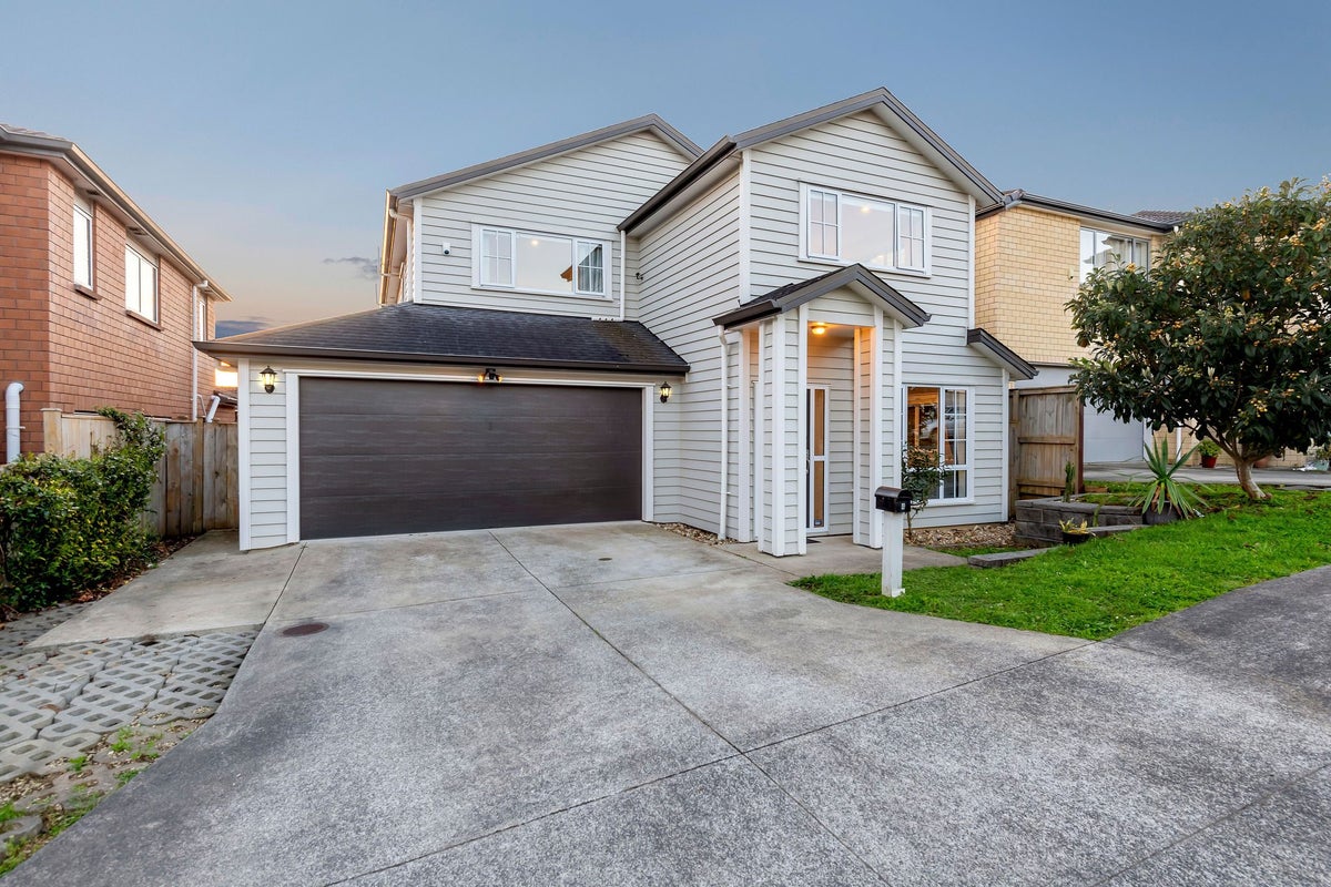 4 Shelby Lane, Flat Bush, Auckland - Carousel 1