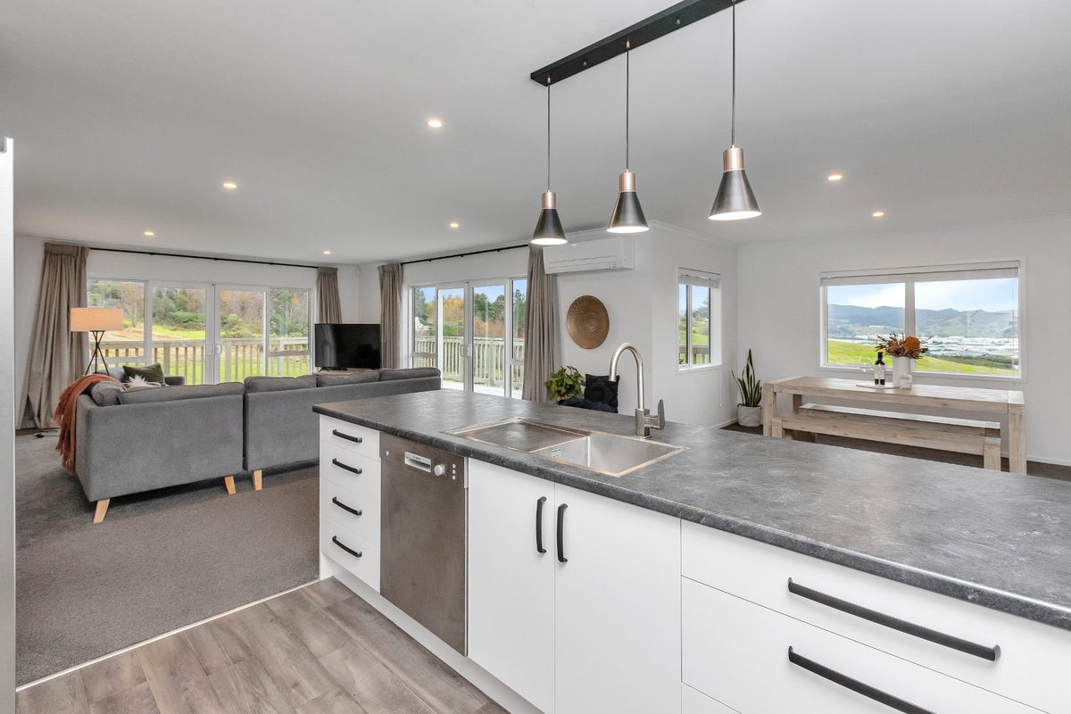 6 Jean Edwards Place, Raumanga, Whangarei - Carousel 1