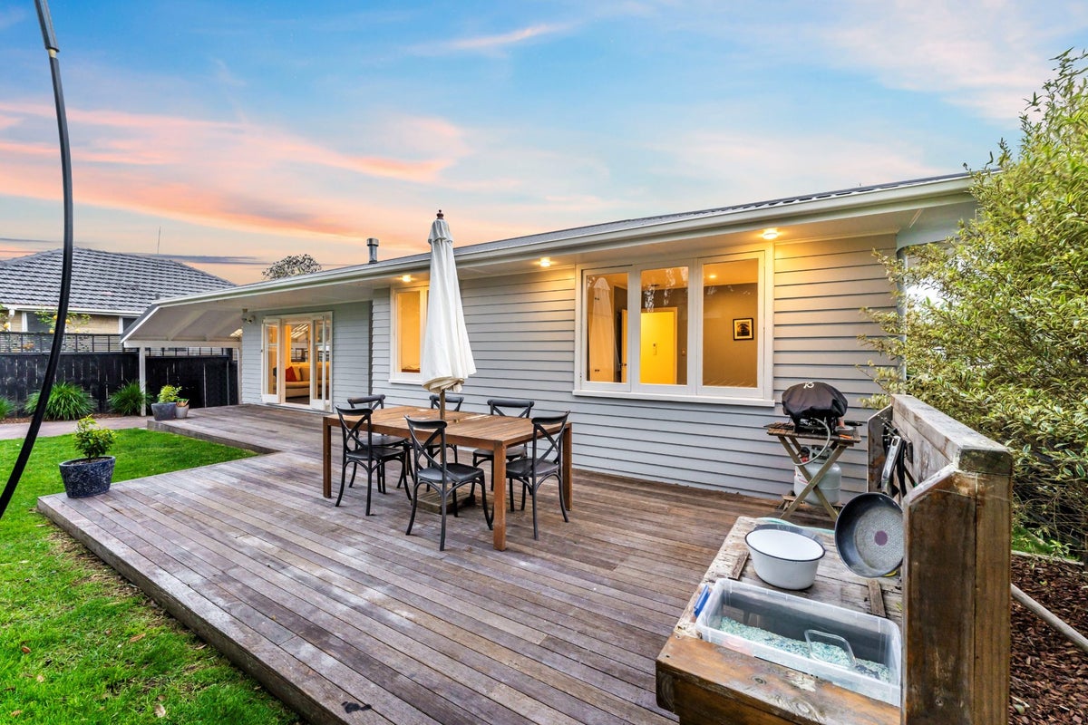 25 Sloane Street, Glen Innes, Auckland - Carousel 2