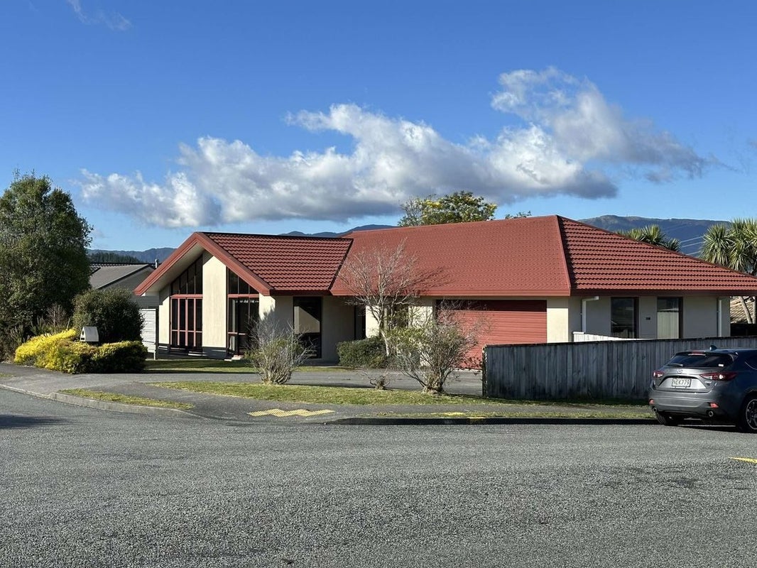 37 McEwen Crescent, Riverstone Terraces, Upper Hutt - Carousel 1