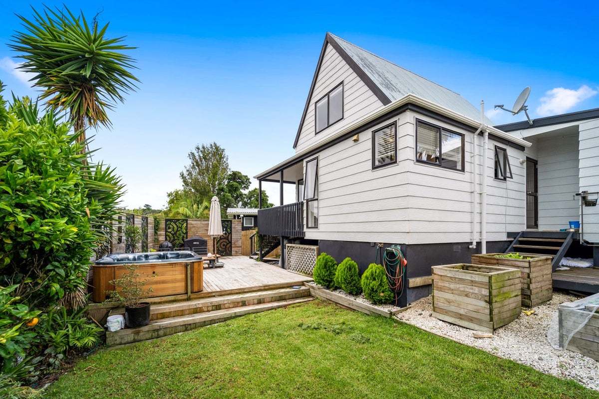 6B Dobell Road, Stanmore Bay, Whangaparaoa - Carousel 1