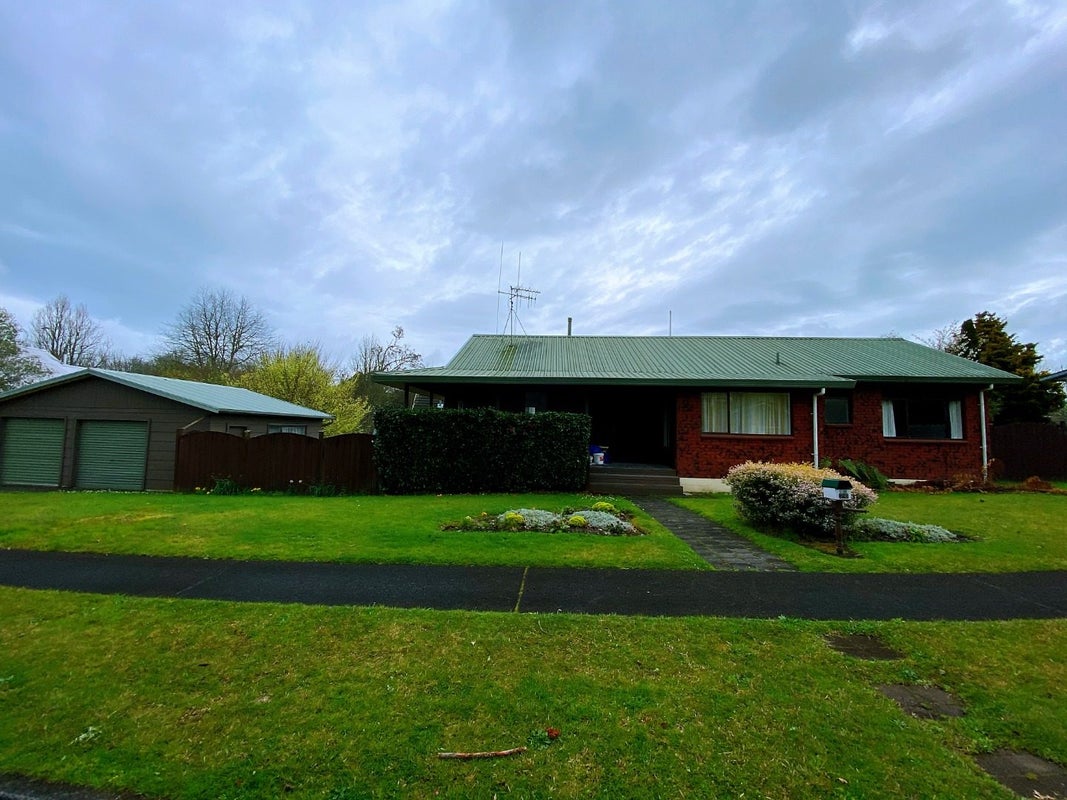 26 Brookview Court, Queenwood, Hamilton - Carousel 1