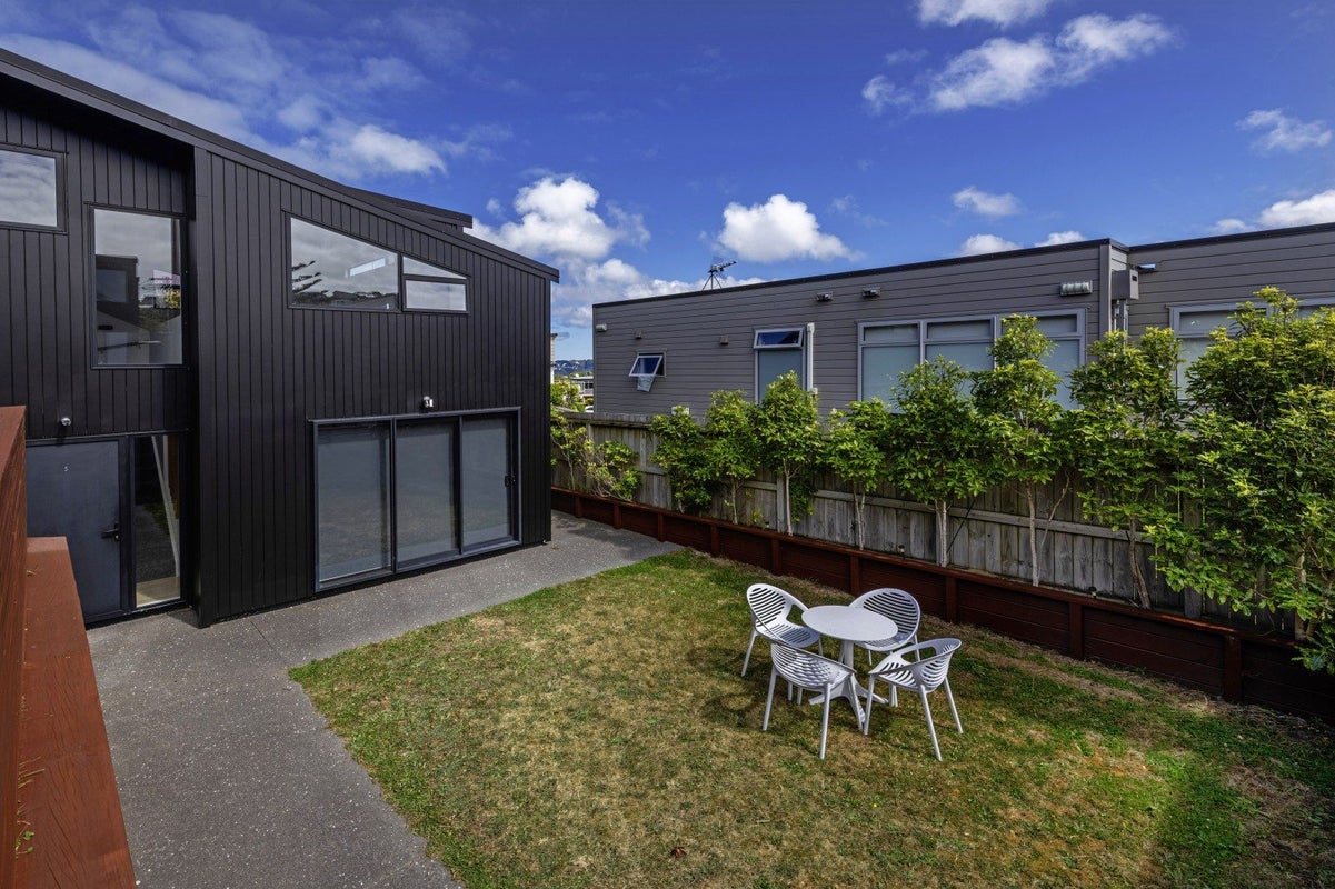 5/50 Mandalay Terrace, Khandallah, Wellington - Carousel 1
