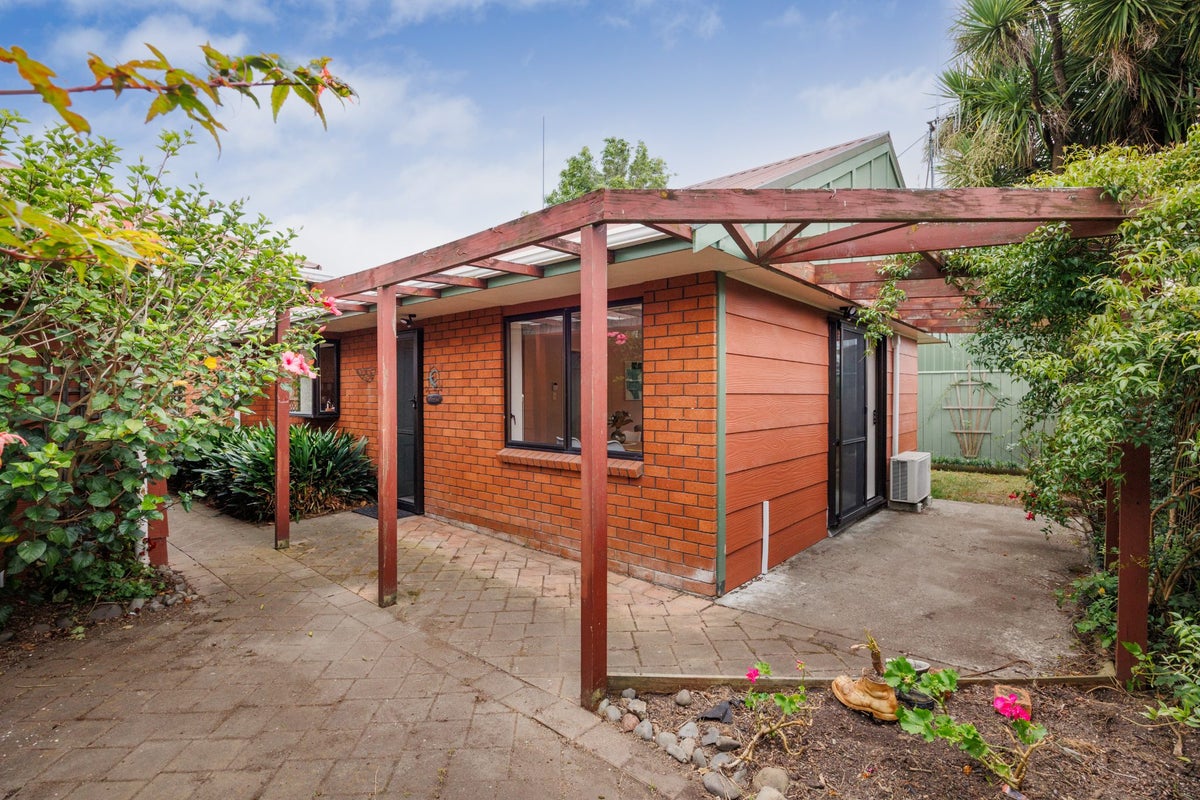 27A Worcester Street, West End, Palmerston North - Carousel 1