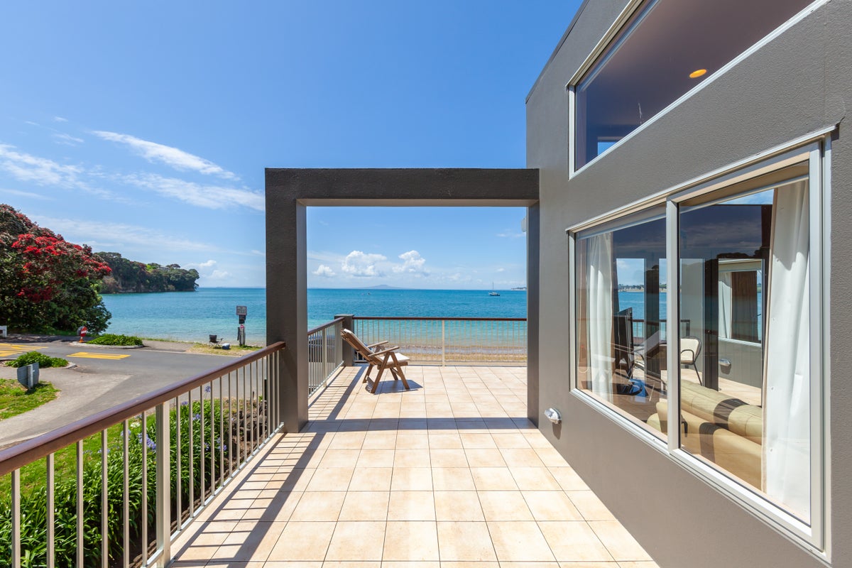 1 Arkles Strand, Arkles Bay, Whangaparaoa - Carousel 1