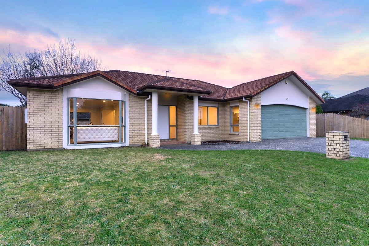 102 Redcastle Drive, East Tamaki, Manukau City, Auckland - Carousel 1