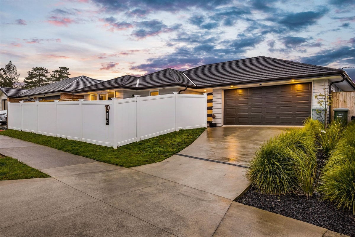10 Jeroboam Loop, Kumeu - Carousel 1