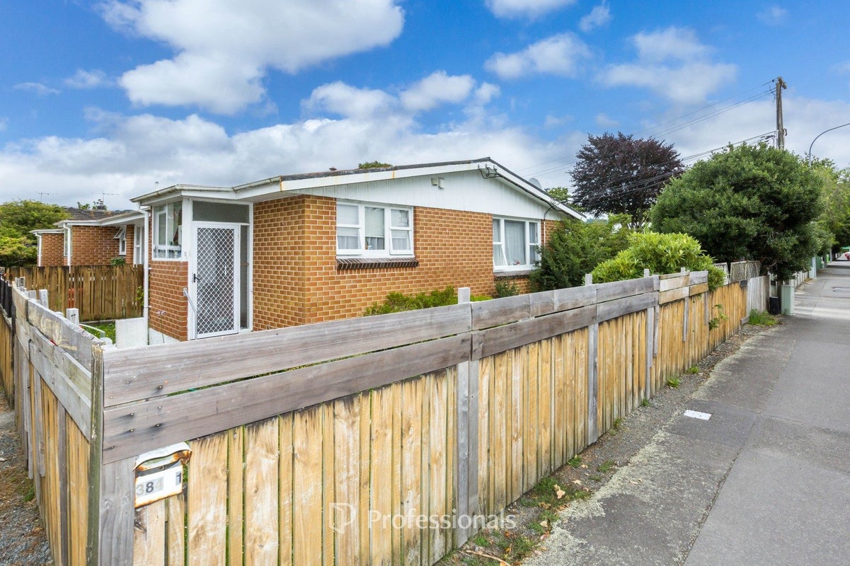 1/384 Fergusson Drive, Heretaunga, Upper Hutt - Carousel 1