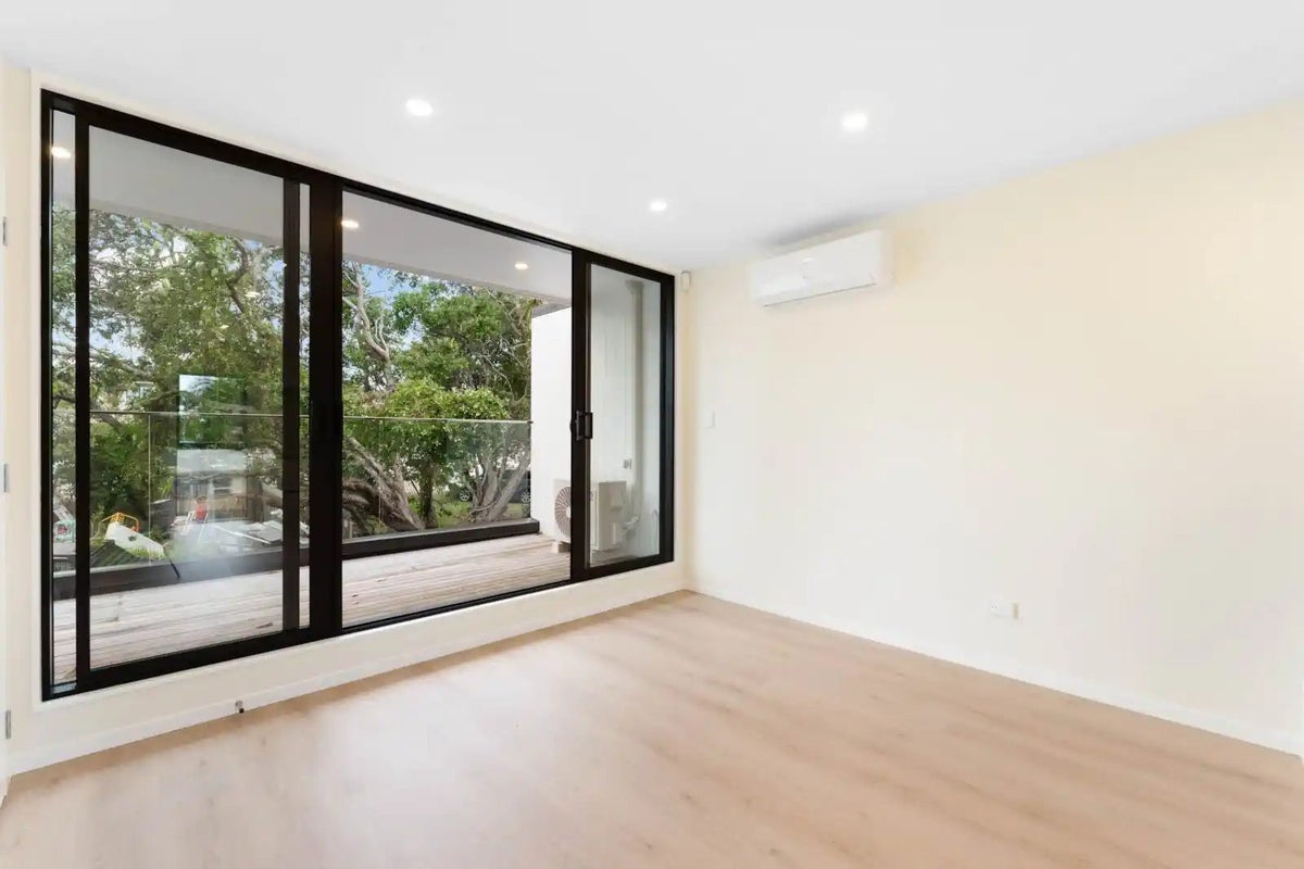 8/10 Orchid Place, Te Atatu South, Auckland - Carousel 2