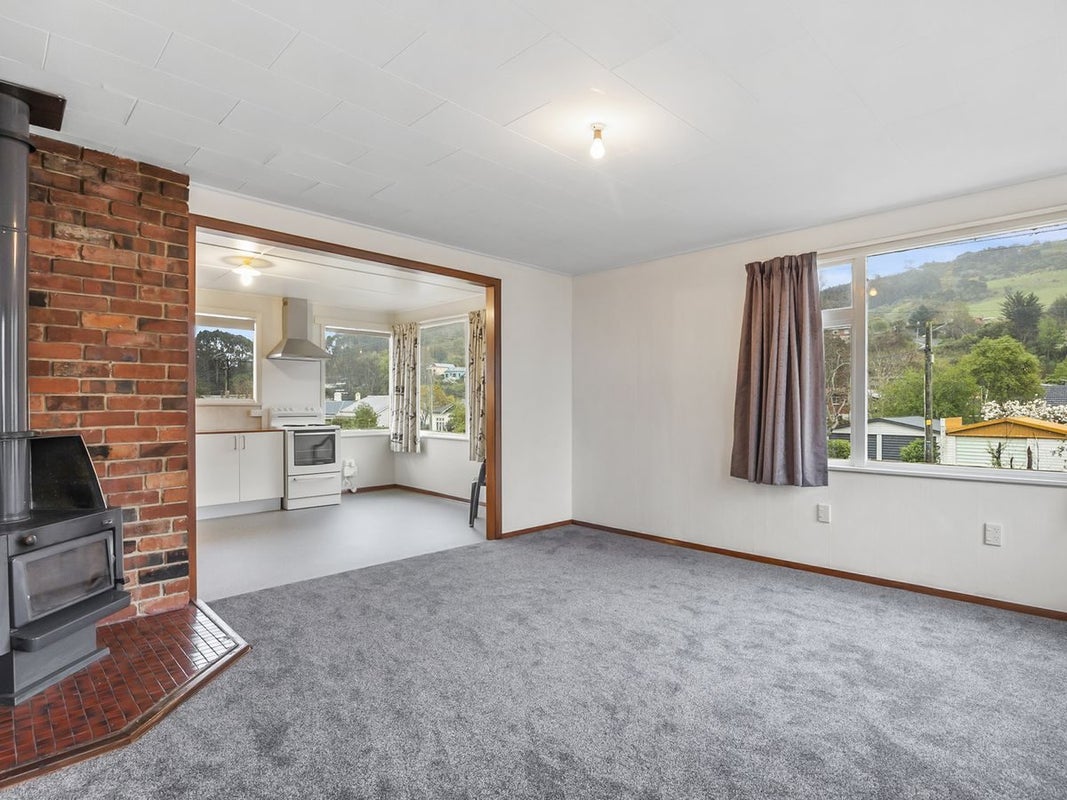16 Ainslee Place, North East Valley, Dunedin - Carousel 2