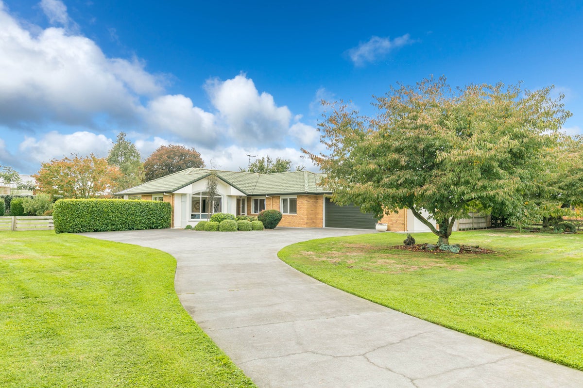 12 Shadbolt Drive, Leamington, Cambridge - Carousel 2