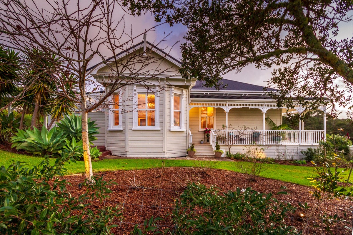6 Eastvale Close, Greenhithe, Auckland - Carousel 2