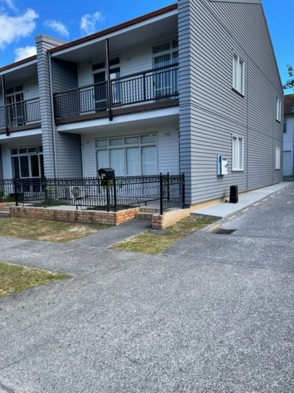 1/44 Carlos Drive, Flat Bush, Auckland - Carousel 2