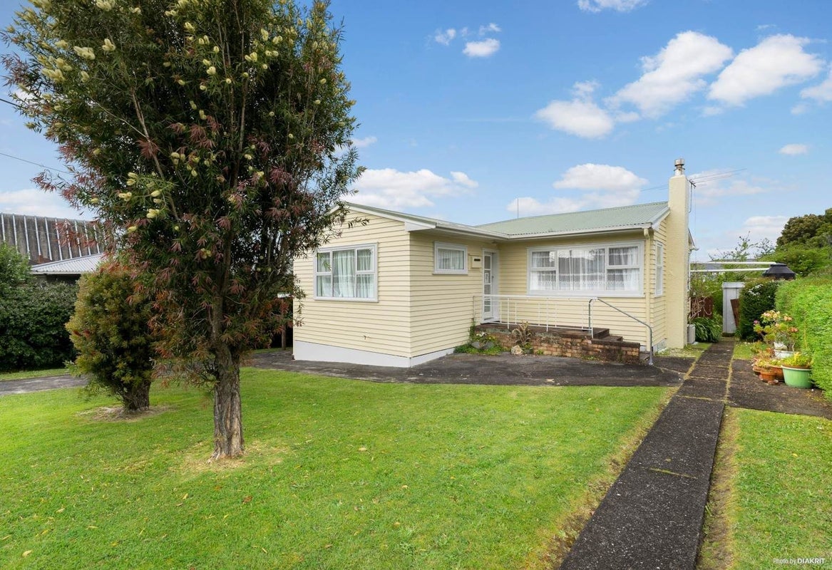104 Taikata Road, Te Atatu Peninsula, Auckland - Carousel 1