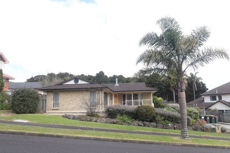 6 Silkwood Grove, Totara Heights, Auckland - Carousel 2