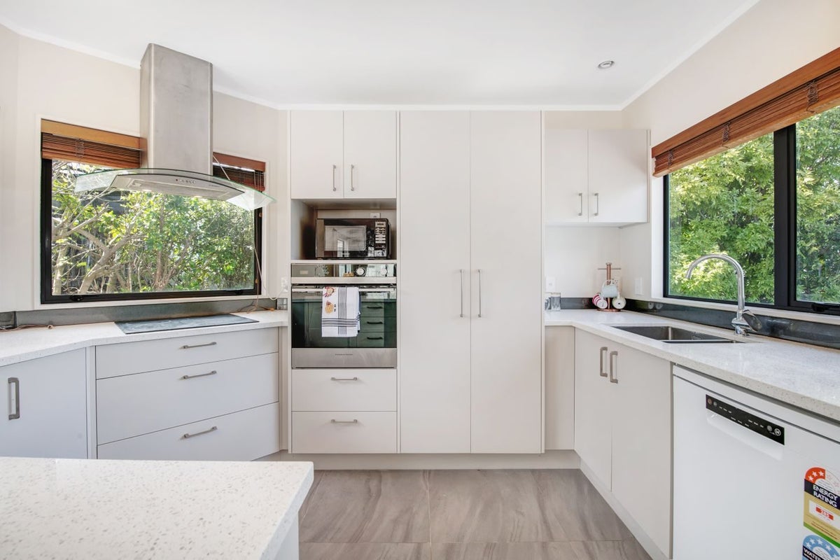 2/9 Mossop Rise, Glenfield, Auckland - Carousel 2