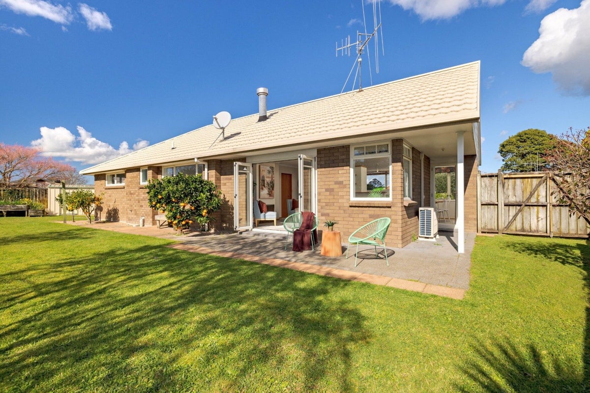 5 Grantleigh Way, Pyes Pa, Tauranga - Carousel 1