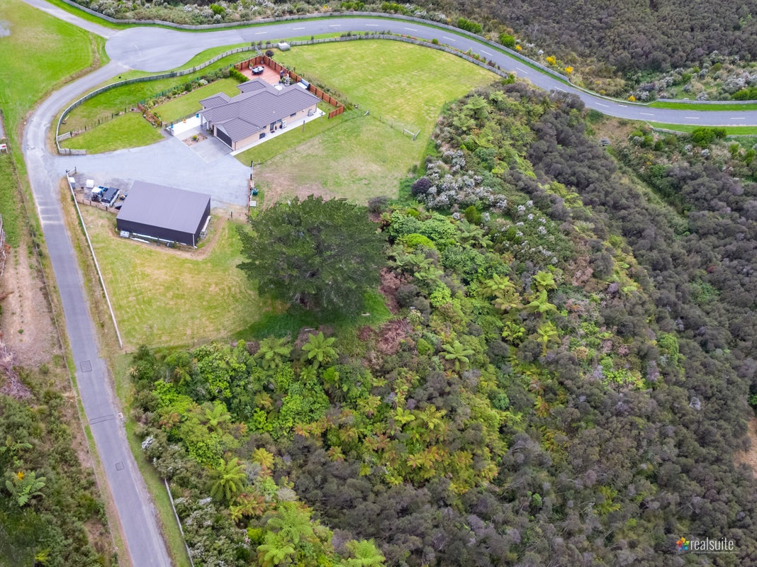 33 Kenneth Gillies Way, Birchville, Upper Hutt - Carousel 23