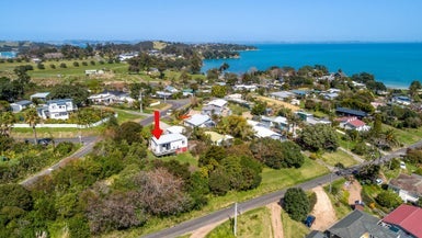3 Bryan Road, Surfdale, Waiheke Island - Carousel 1