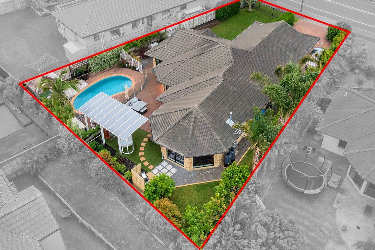 25 Hugh Green Drive, Pinehill, Auckland - Carousel 2