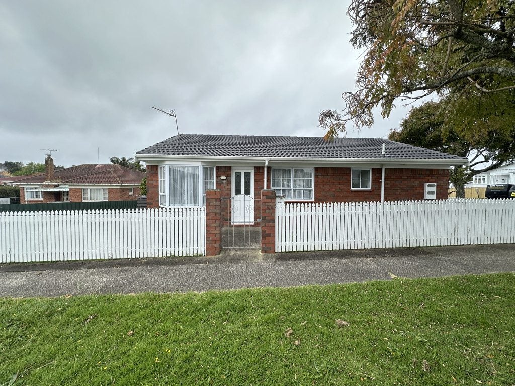 15 Tawhiri Road, One Tree Hill, Auckland - Carousel 1