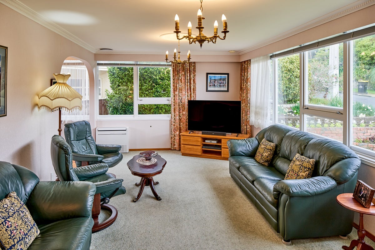77 Larsen Crescent, Tawa, Wellington - Carousel 2