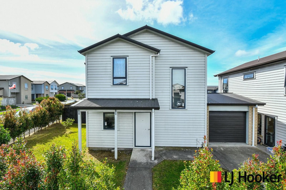 57 Kaimoana Street, Weymouth, Auckland - Carousel 1