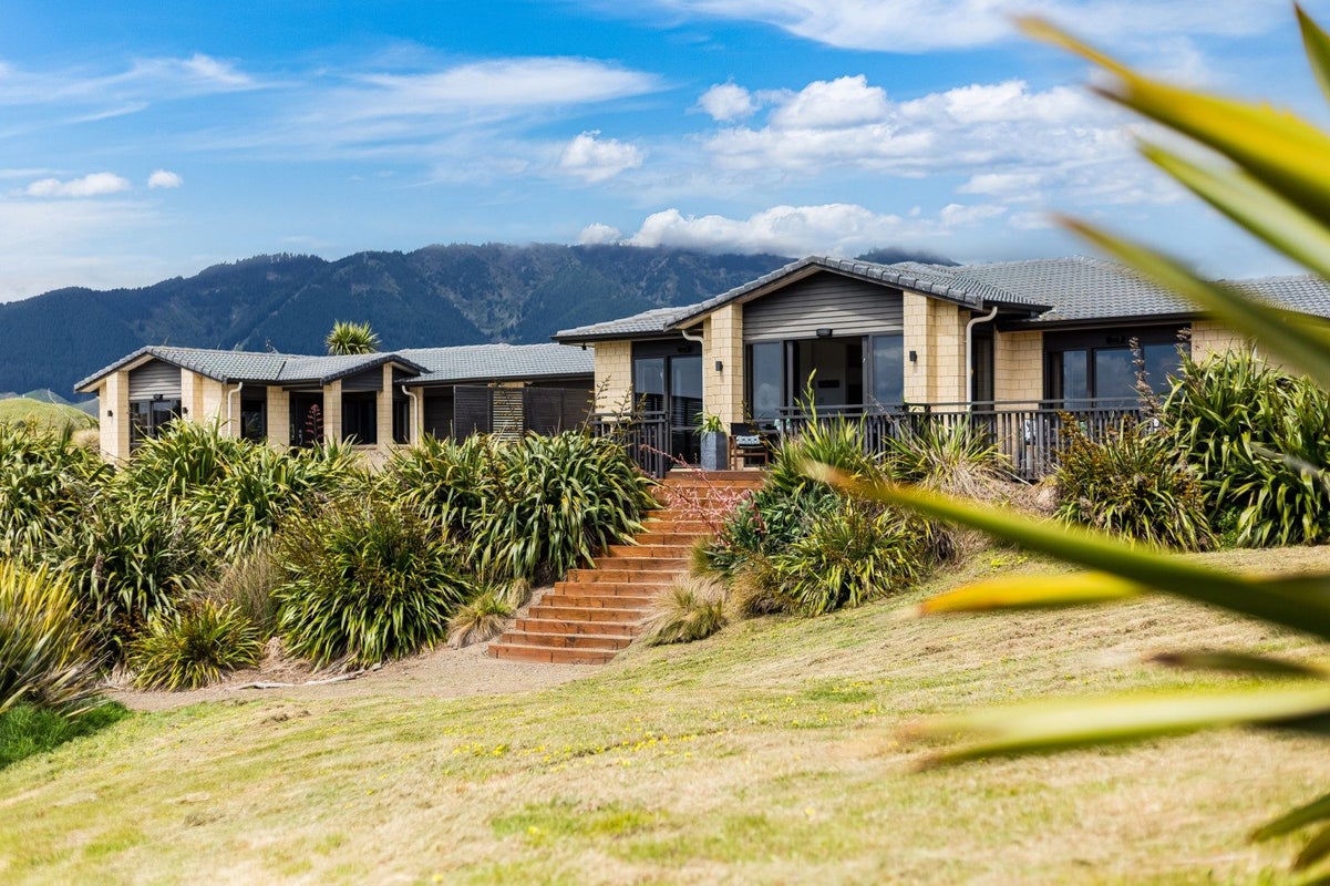 37 Pingao Lane, Peka Peka, Waikanae - Carousel 1