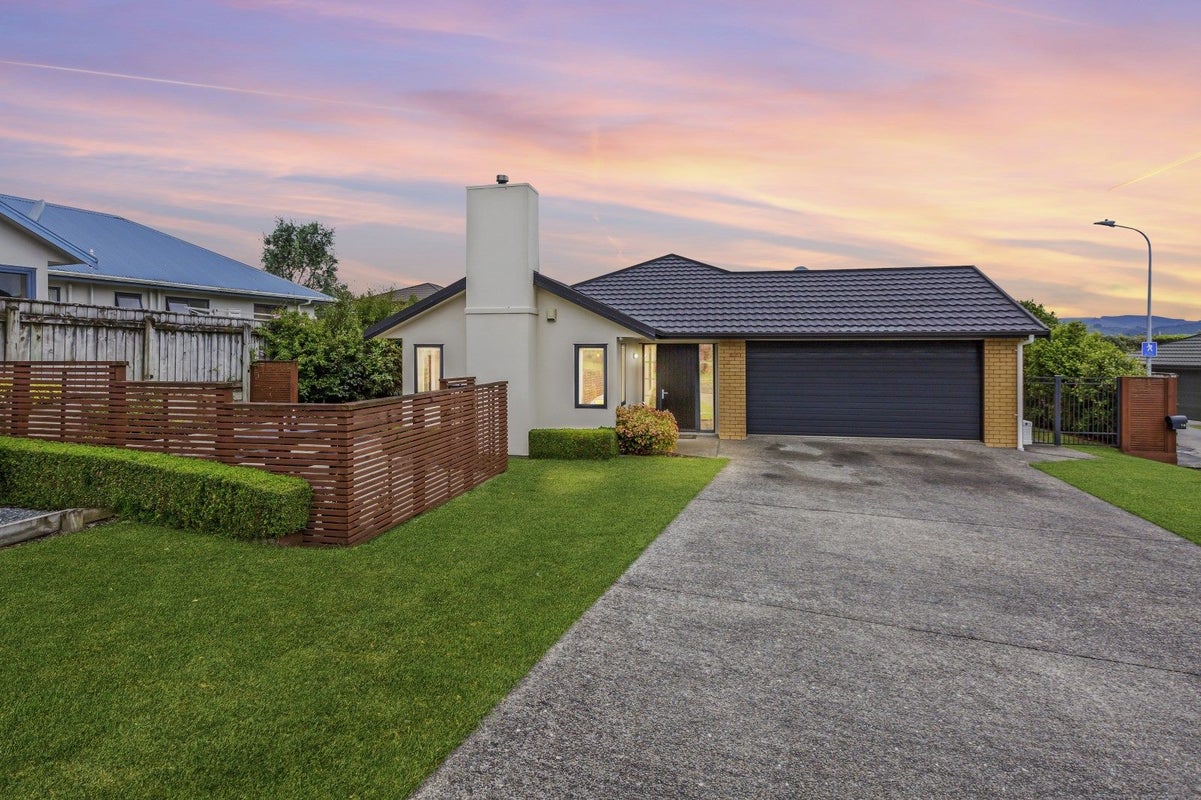 15 Ormrod Grove, Riverstone Terraces, Upper Hutt - Carousel 1