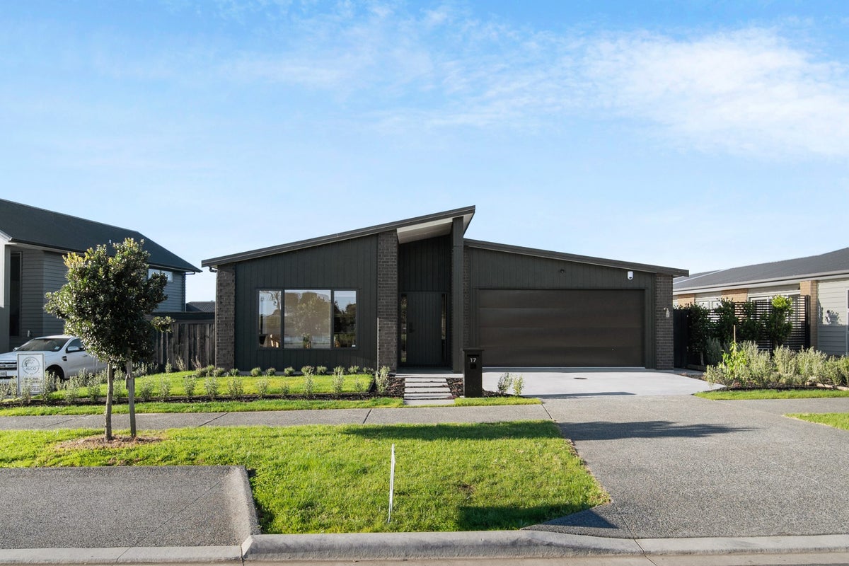 17 Te Rata Boulevard, Karaka, Papakura - Carousel 1