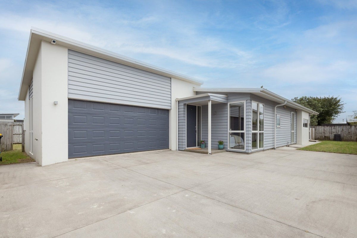 15 Spinifex Street, Papamoa Beach, Papamoa - Carousel 1